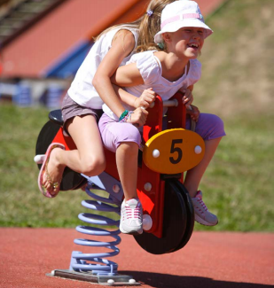 河南户外无动力设备价格：如何选择儿童游乐设备