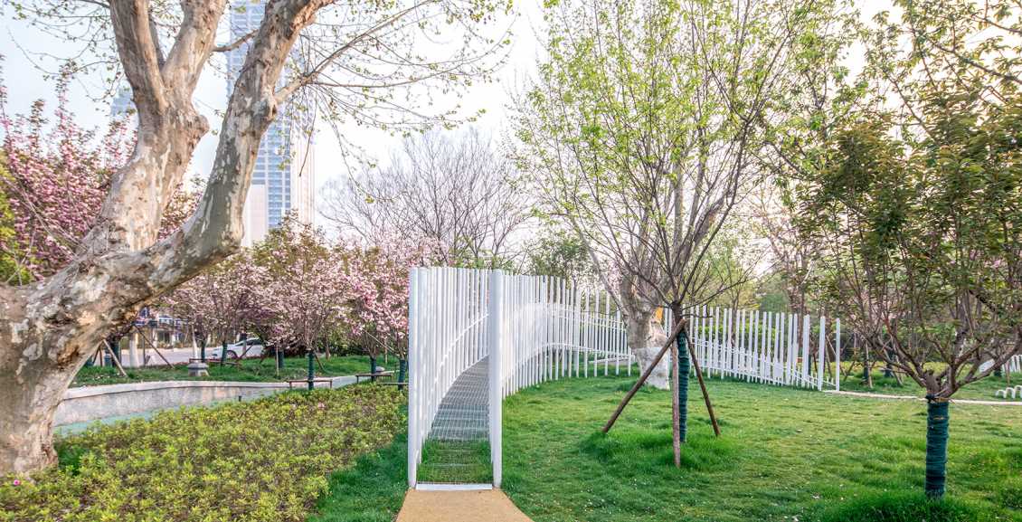 河南非标定制滑梯：如何保养不锈钢滑梯？